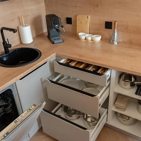 Retro Design Spot Close To Off-piotrkowska *