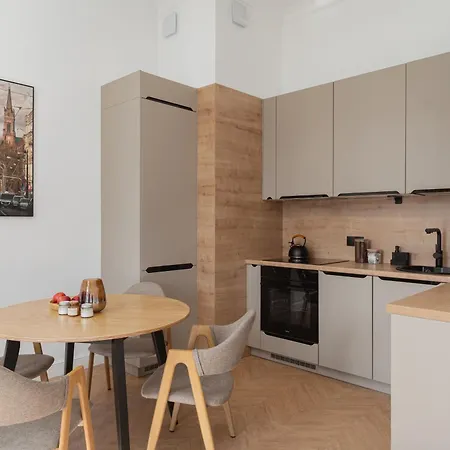 Retro Design Spot Close To Off-piotrkowska