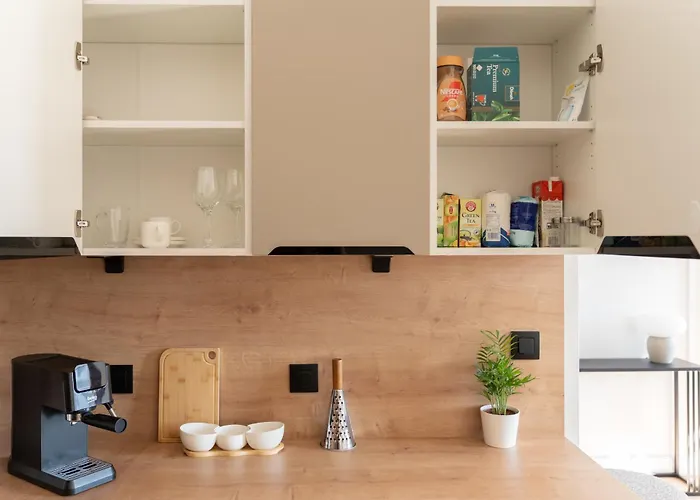 Retro Design Spot Close To Off-piotrkowska