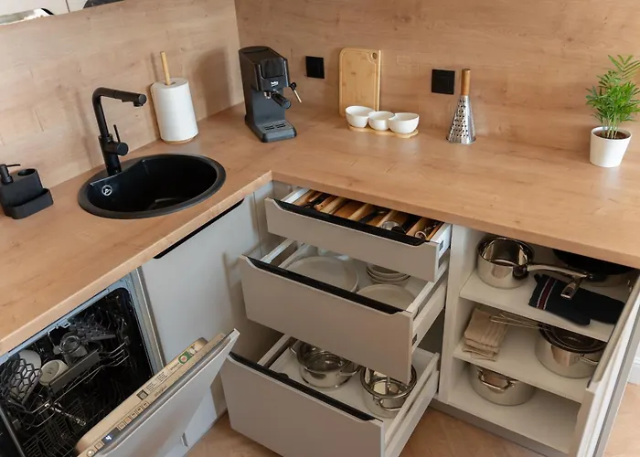 Retro Design Spot Close To Off-piotrkowska *