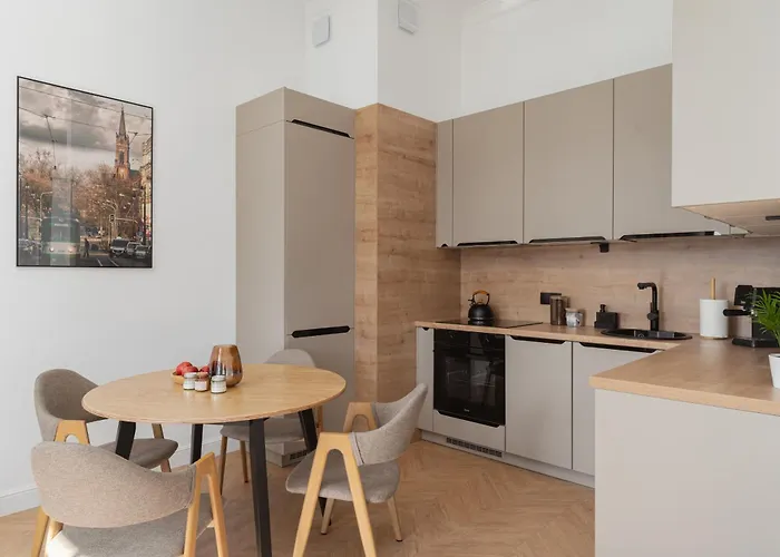 Retro Design Spot Close To Off-piotrkowska